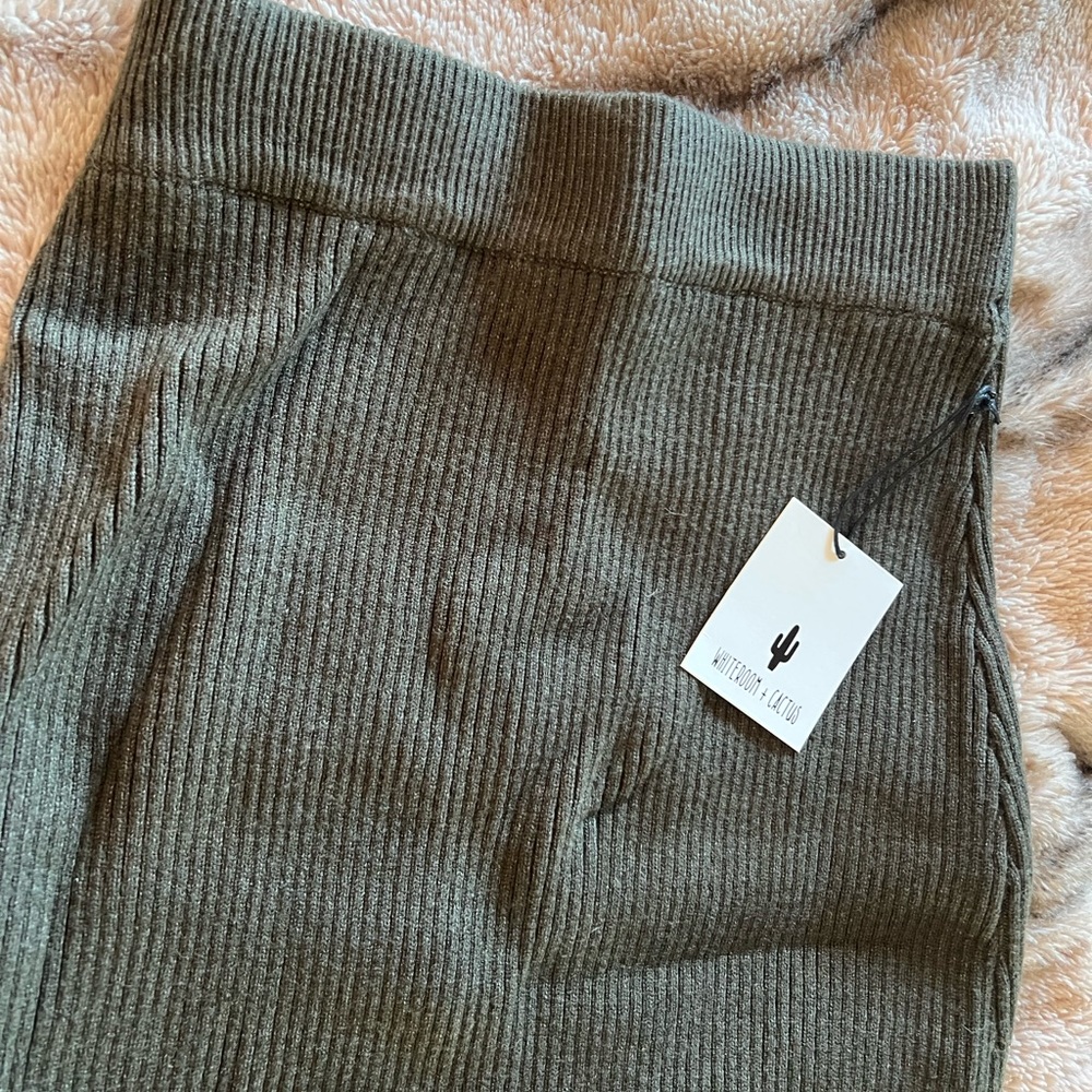 NWT Ribbed Skirt - Picture 3 of 4